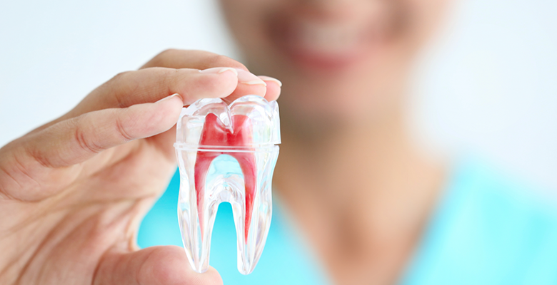 Root canal treatment or dental implant?